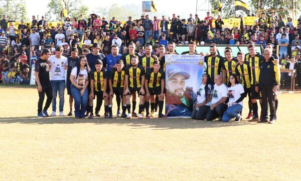 Rinden homenaje a joven asesinado por policías