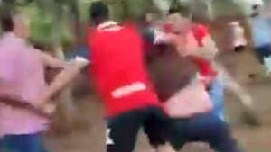 Crónica / [VIDEO] ¡Un moquete jefe en el fútbol de Caazapá!