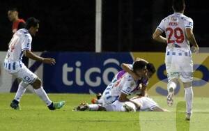 Crónica / El “12” asalta la “Toldería” y derrota al Aborígen