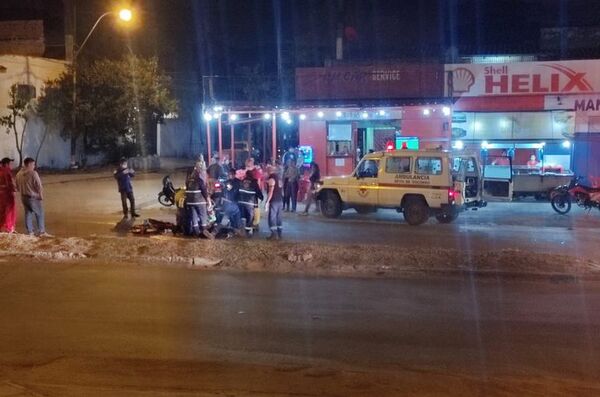 Motociclista muere tras chocar contra un vehículo estacionado  - Policiales - ABC Color