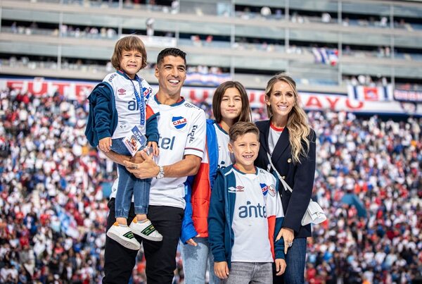 Uruguay se rinde ante un astro llamado Luis Suárez - Fútbol - ABC Color