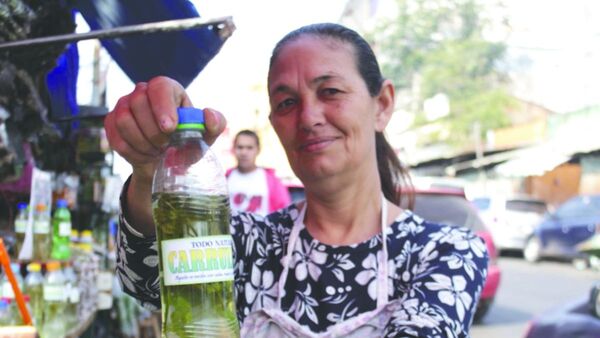Extranjeros piden a full el CARRULIM en el Mercado 4