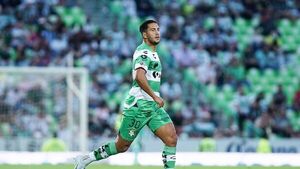 Cecilio Domínguez debuta en el triunfo de Santos Laguna