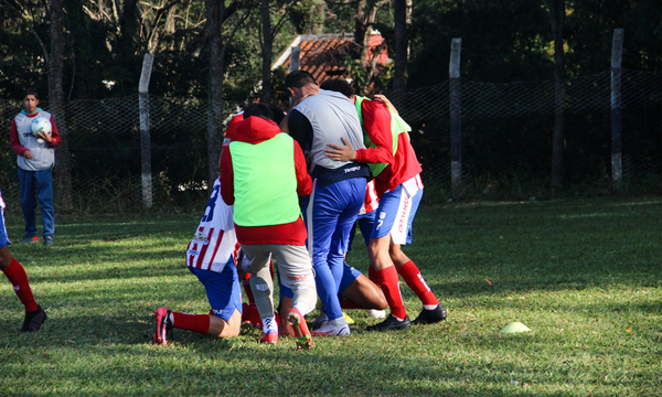 Ovetense FC derrotó a Pettirossi y trepó a la punta del Grupo F - OviedoPress