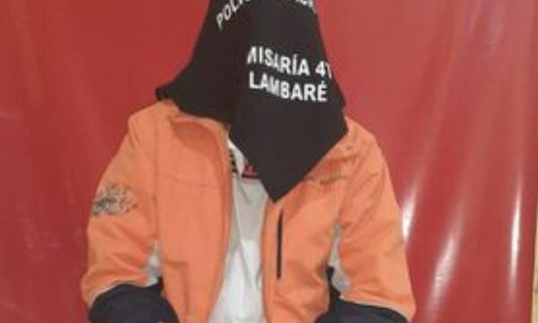 Motoca con orden de captura chocó y se fracturó al escapar de la policía