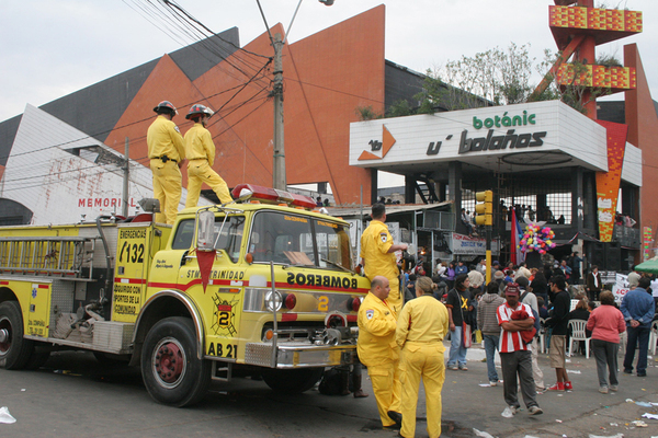 Homenaje a los bomberos - El Independiente