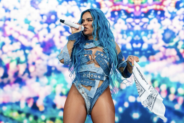 Karol G cerrando ciclos con cambio de look, ya no usará su característico cabello azul