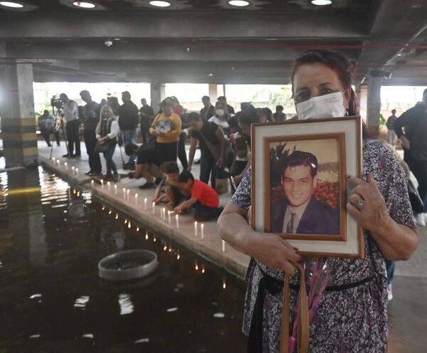 Emotivo homenaje a los fallecidos en el Ycuá Bolaños - Nacionales - ABC Color