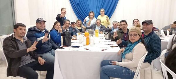 Liberales de Paraguarí se reunieron para analizar la situación actual del país - Política - ABC Color