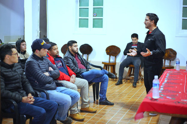 Maratónicas reuniones de Kapeto Cano en busca de una banca en la Cámara de Diputados | DIARIO PRIMERA PLANA