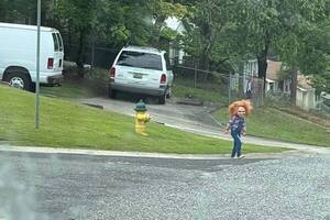 Crónica / [VIDEO] Un nene se disfrazó de Chucky y causó sarambí en las calles