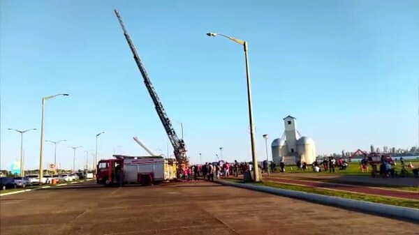 Exitosa parada bomberil del Cuerpo de Bomberos Voluntarios de Encarnación