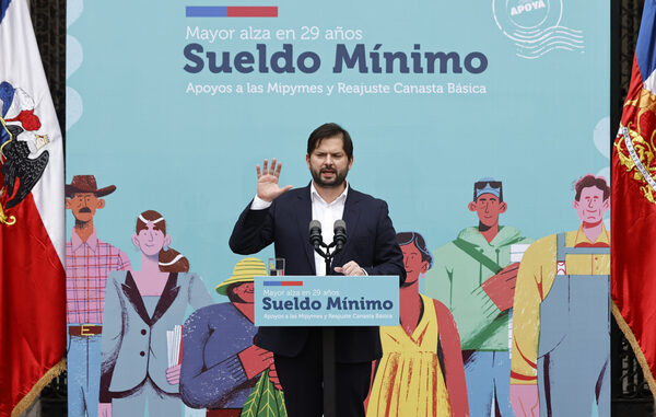 Comienza a regir en Chile el nuevo salario mínimo de 450 dólares - MarketData