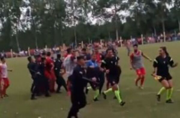 Agreden brutalmente a un árbitro durante un encuentro de fútbol en Carayaó - Policiales - ABC Color