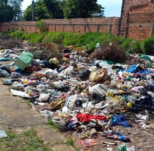 Cuadra de pura basura en Lambaré  - Crónicas Ciudadanas - ABC Color