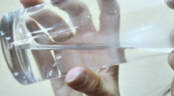 Salud recuerda cuánta cantidad de agua tomar según la edad