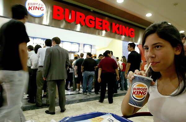 Fondo emiratí lanza opa por la dueña de cadenas Burguer King y Popeyes Brasil - MarketData