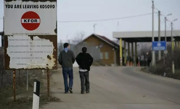 Kosovo aplaza por un mes la prohibición de documentos y matrículas serbias
