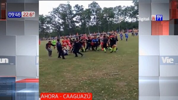 Partido de fútbol terminó en brutal golpiza contra árbitros en Caaguazú | Noticias Paraguay