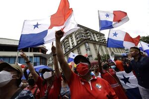 Profesores anuncian fin de huelga ariete de las masivas protestas en Panamá - Mundo - ABC Color