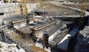 En Aña Cuá se realizó la primera operación de descenso de componentes metálicos para futura unidad generadora