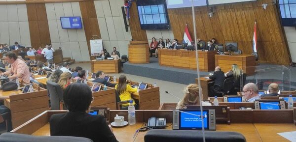 Diputados siguen “fundamentando” juicio político en cuarto intento