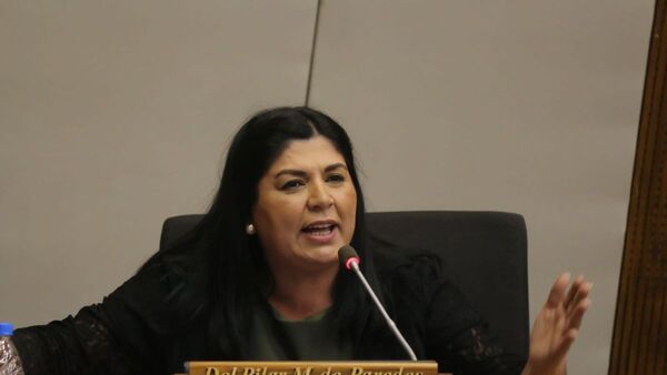 "Sí, yo soy perrito" de Horacio Cartes, afirma diputada Del Pilar Medina