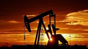 Precio del petróleo se desploma por debajo de los 100 dólares por temores sobre la demanda en China