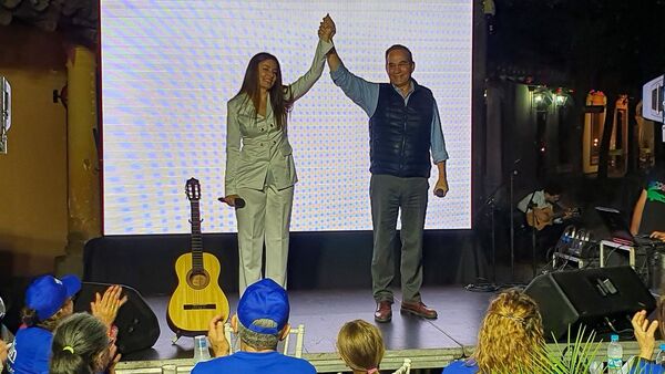 Artista será dupla de Martín Burt para las elecciones en la Concertación