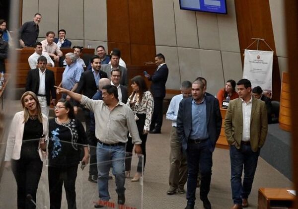 Pruebas contundentes en Diputados de impunidad fiscal sobre Metrobús - Política - ABC Color