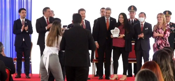172 emprendedoras provenientes de 14 departamentos recibirán capital semilla en bienes, no reembolsable para avanzar en sus negocios