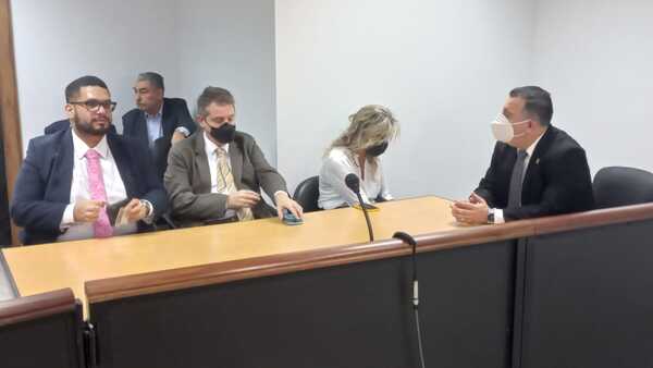 Diario HOY | Natalia Zuccolillo, sentada en el banquillo de los acusados