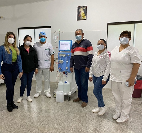 Con dos nuevos equipos se refuerza el servicio de hemodiálisis del Hospital de Pilar - .::Agencia IP::.