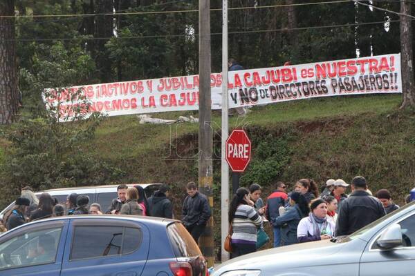 Funcionarios jubilados cerraron ruta en el Este | 1000 Noticias