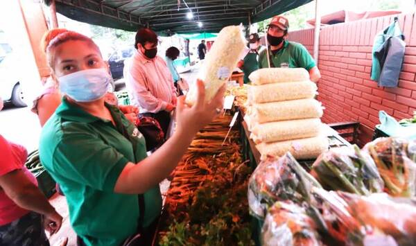 Feria agropecuaria se lleva a cabo en el Shopping Multiplaza