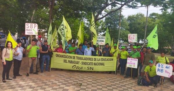 La Nación / Docentes de Caazapá piden al MEC devolver rubros para enseñar