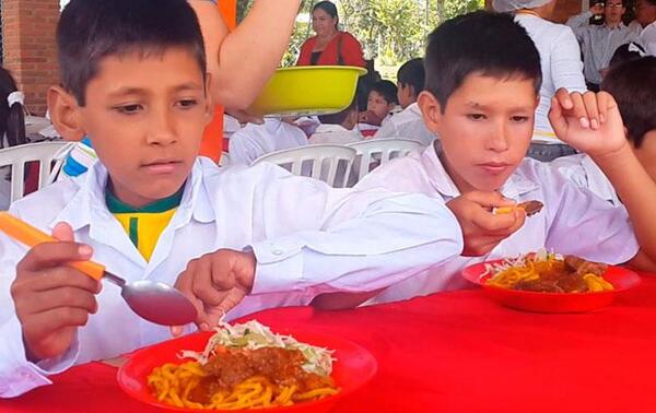 Almuerzo escolar en Coronel Oviedo, a un precio más bajo que en años anteriores – Prensa 5