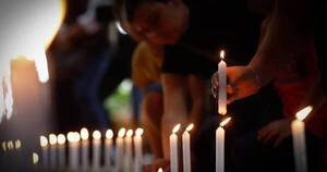 La Nación / Cerca de 400 velas fueron encendidas en el Memorial