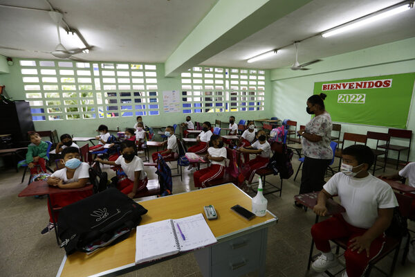 Docentes de Panamá regresan a las escuelas tras casi un mes de huelga - MarketData
