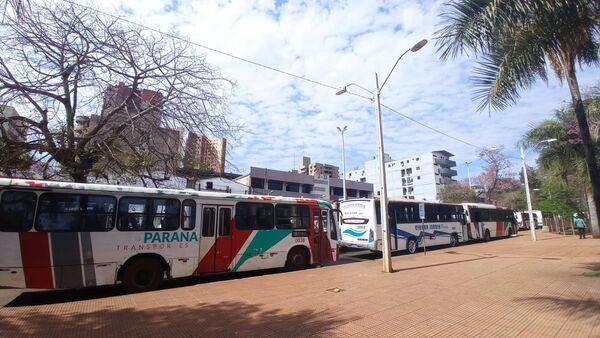 Levantan paro de buses en CDE tras acuerdo con Junta Municipal