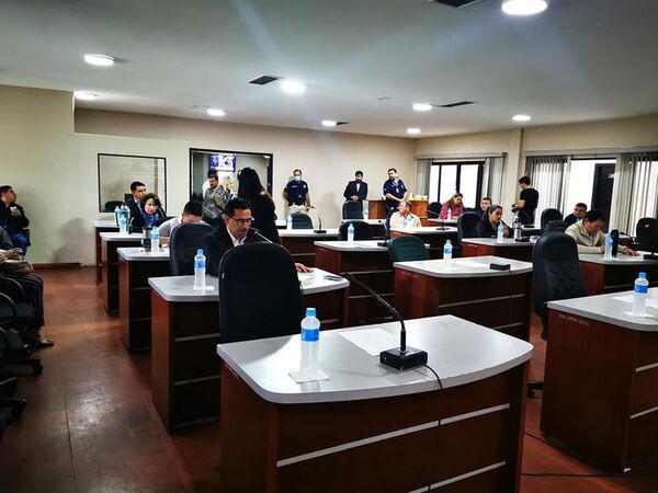 Pretenden explicaciones de Vaesken sobre adjudicaciones anuladas de merienda - ABC en el Este - ABC Color