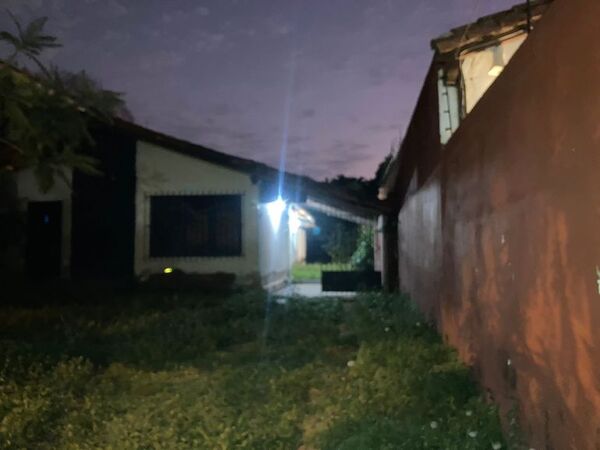 Casas abandonadas representan peligro para barrio asunceno - Crónicas Ciudadanas - ABC Color