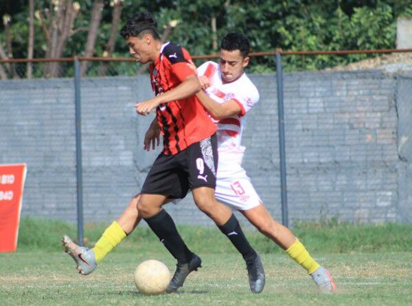 Libertad lidera solitariamente la Sub 18   - Fútbol - ABC Color