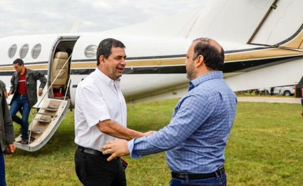 Hugo Velázquez usa avión del Estado para su campaña electoral