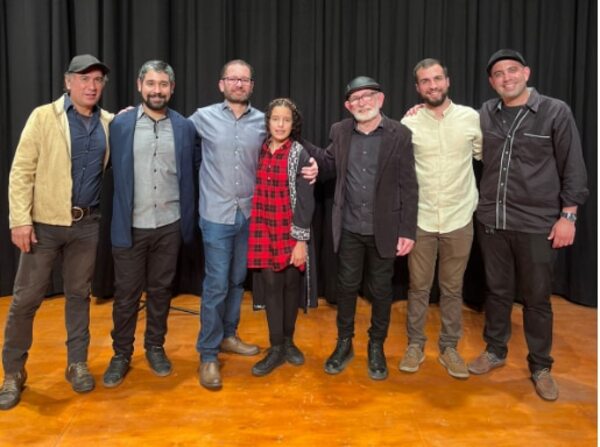 Víctima del Ycua Bolaños vuelve al sitio tras 18 años para homenajear a su difunta esposa con canciones - Nacionales - ABC Color