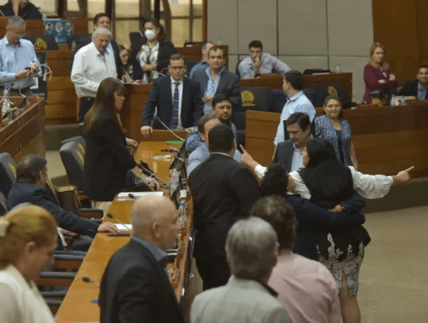Juicio político: Diputados levanta sesión entre gritos y exabruptos · Radio Monumental 1080 AM