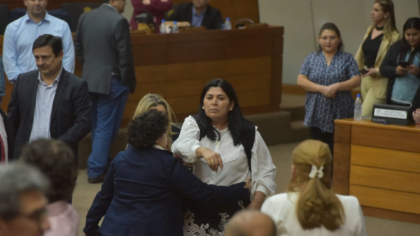 "No hay que ser perrita de nadie": Lo que enfureció a la diputada Medina