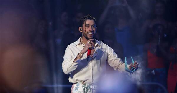 La Nación / ¡Admirable! Concierto de Bad Bunny con intérpretes de lengua de señas