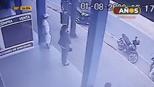 Asaltados frente al Banco en Tobatí - C9N