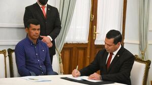 Finalmente, ANDE firma contrato para construcción de primera planta solar en el Chaco